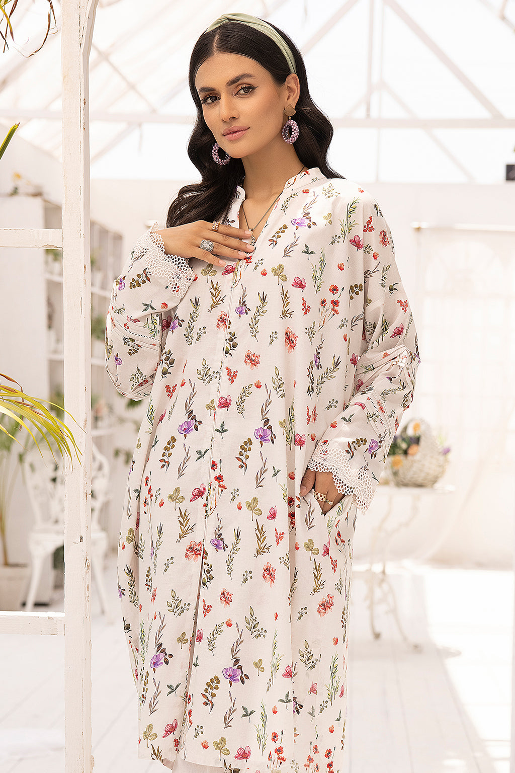 Snowbloom-2PC (Kubra Khan)